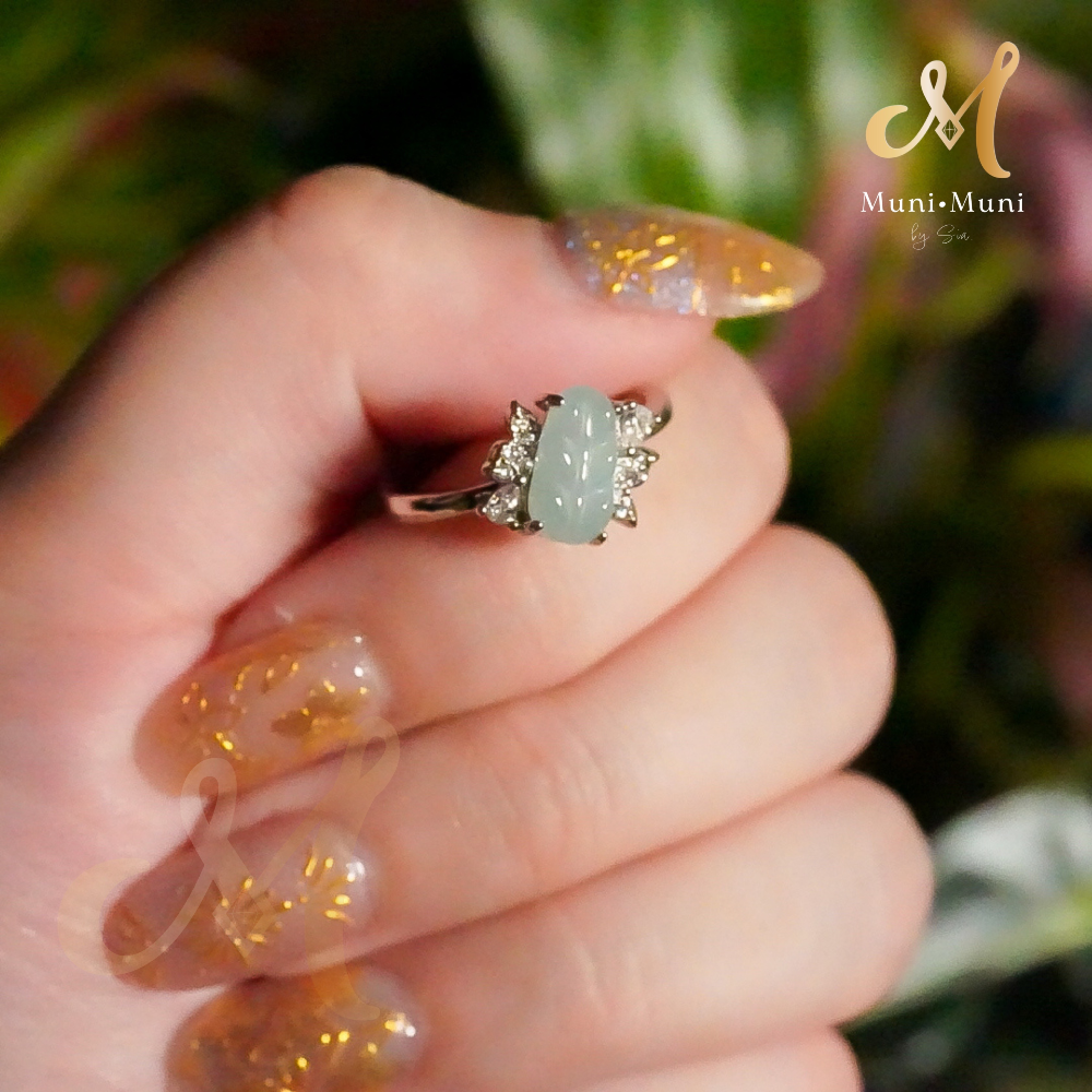 Light Jade Cabochon Cut in Silver Plated Ring