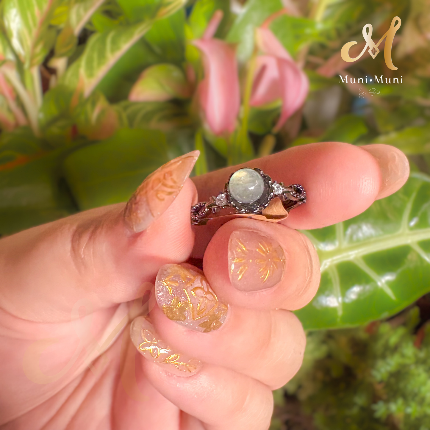 High Quality Labradorite in Vintage Style Silver-Plated Ring