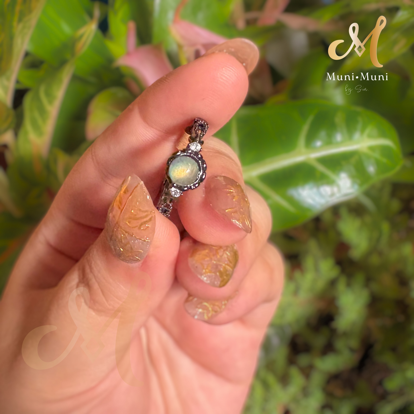 High Quality Labradorite in Vintage Style Silver-Plated Ring