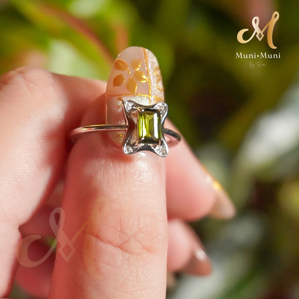 Emerald Rectangular Cut in Silver-Plated Ring