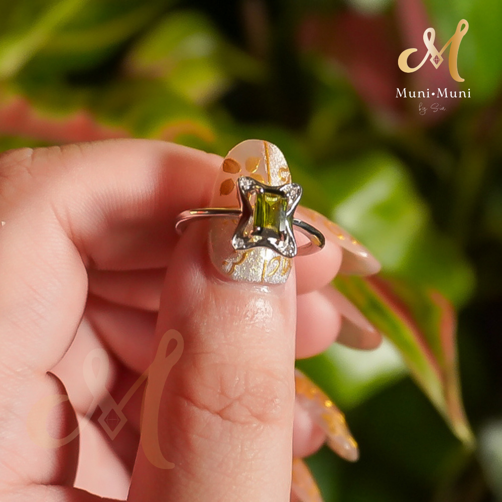 Emerald Rectangular Cut in Silver-Plated Ring