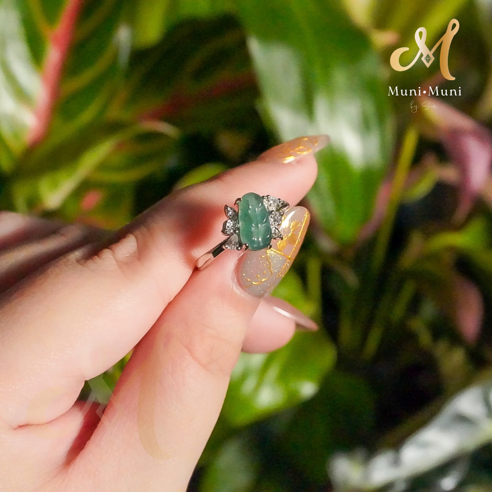 Dark Jade Cabochon Cut in Silver-Plated Ring