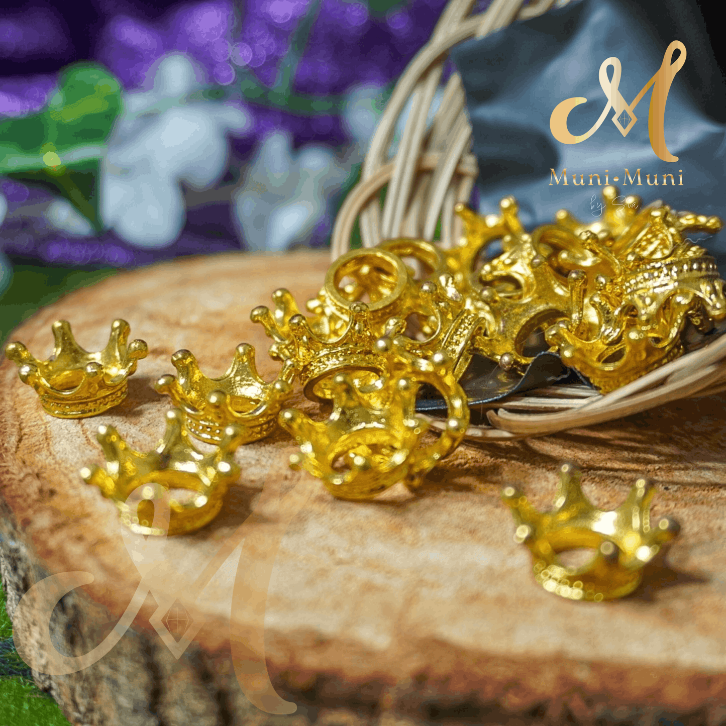 Gold-Colored Crown Mini Sphere Holder