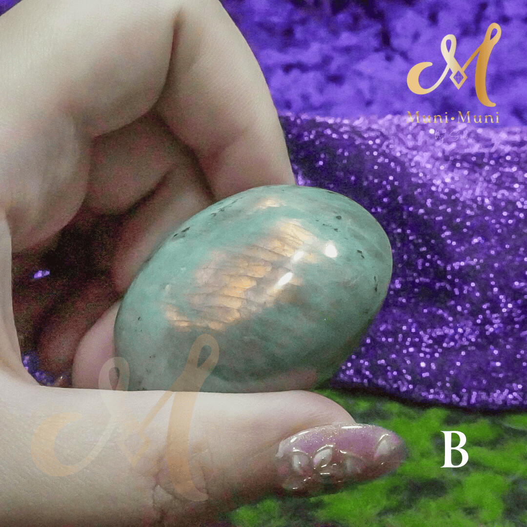 Labradorite Natural Crystal Palm Stone